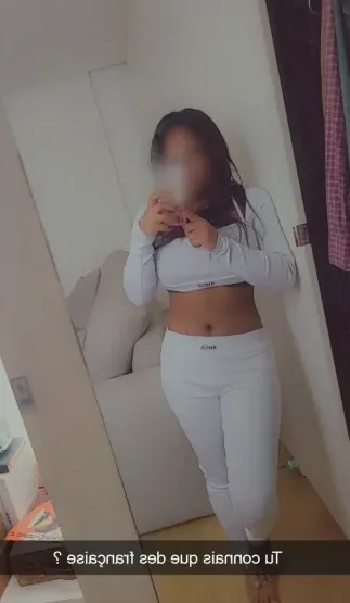 Amira, 25