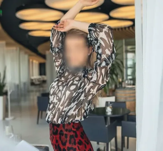 Leonie, 32