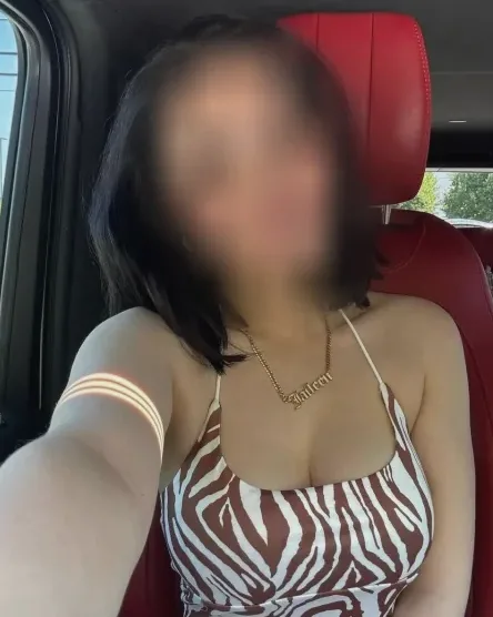Leonie, 27
