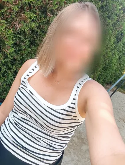 Nicole, 37